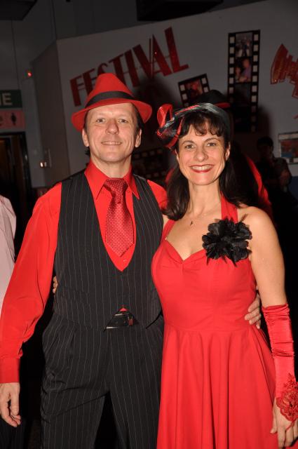 min 2010 11 13 fous swing 194